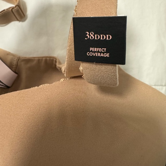 Victoria Secret Body By Victoria Lined Perfect Coverage - Picture 2 of 6